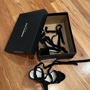 Kenneth Cole wrap ankle suede sandal 7 M